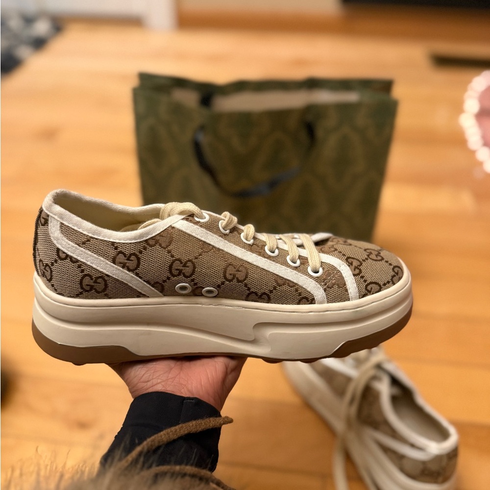 GG shoes tennis 1877 style with 2 inches heel height.